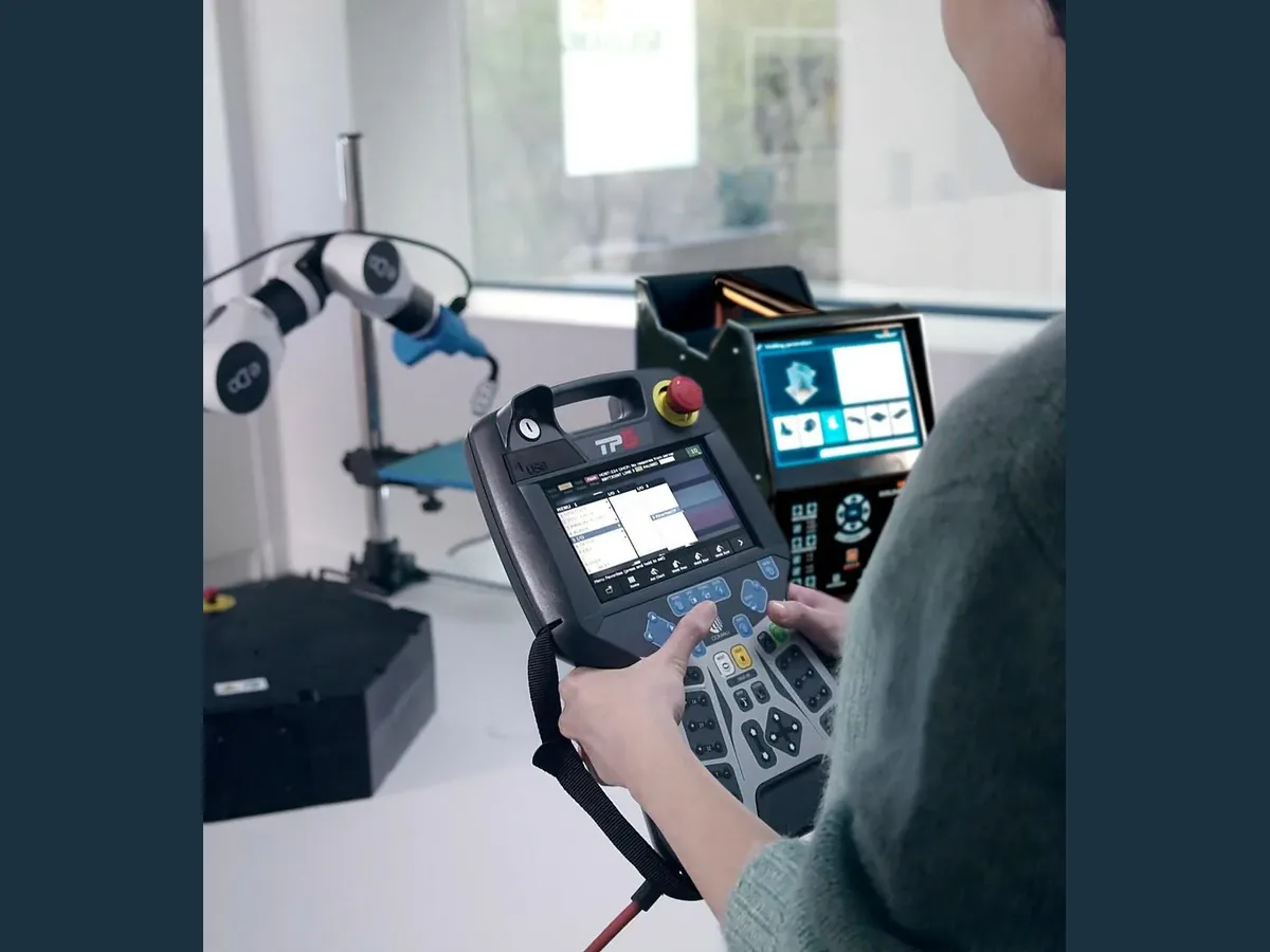 Vista del entorno de control del simulador de soldadura robótica